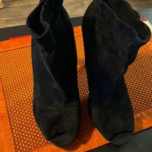 Audrey Peep toe Suede booties